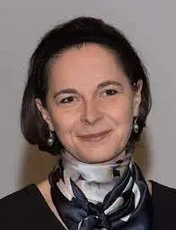 Yasmine Belkaid, Grandir